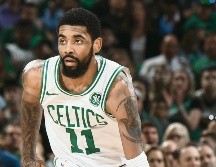 Kyrie Irving aportó 37 puntos para poner arriba a los Celtics en la serie. AFP / B. Babineau