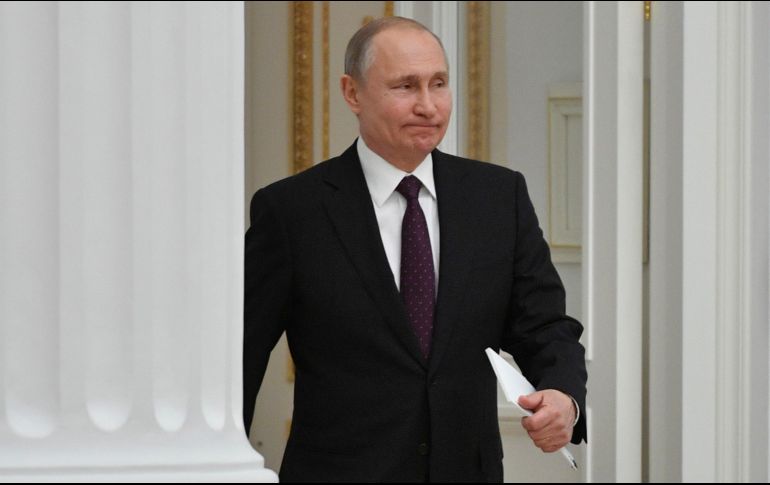 El presidente ruso, Vladímir Putin, asiste a una reunión en el Kremlin este jueves en Moscú. EFE/ A. Nemenov