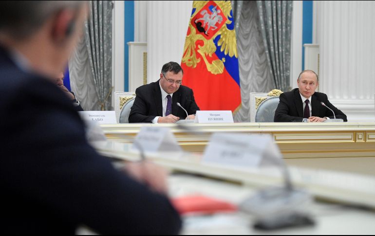 El presidente ruso, Vladímir Putin, se reúne con varios líderes empresariales franceses en el Kremlin. EFE/A. Nemenov