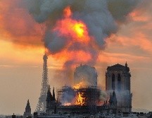 Autoridades resaltan que Notre Dame habría ardido hasta los cimientos si los bomberos no hubieran actuado tan rápido como lo hicieron. AP / ARCHIVO