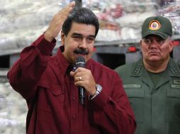 Fotografía cedida por prensa de Miraflores que muestra al presidente de Venezuela, Nicolás Maduro, mientras habla en un acto de gobierno este miércoles, en Caracas. EFE/Prensa Miraflores