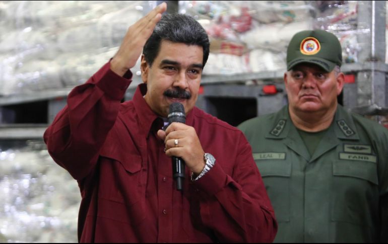 Fotografía cedida por prensa de Miraflores que muestra al presidente de Venezuela, Nicolás Maduro, mientras habla en un acto de gobierno este miércoles, en Caracas. EFE/Prensa Miraflores