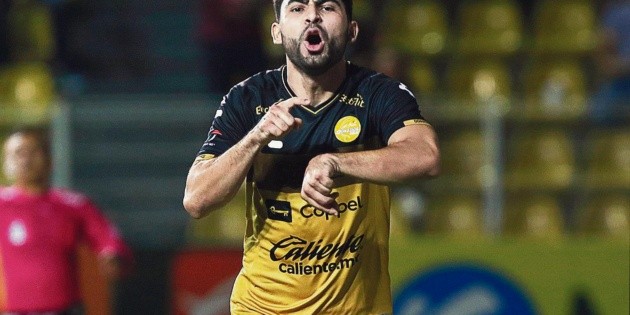Dorados le topa a los Cimarrones