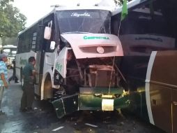 Elementos de la Policía Federal, Protección Civil y cuerpos de socorro de los municipios de Puerto Vallarta, de Bahía de Banderas y Compostela; acudieron al punto para atender el percance. ESPECIALES/ Protección Civil Jalisco