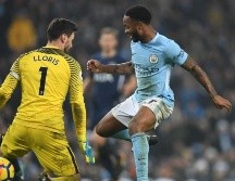Raheem Sterling (D) del Manchester City, asiduo usario de Instagram, participa en la iniciativa. AFP/ARCHIVO