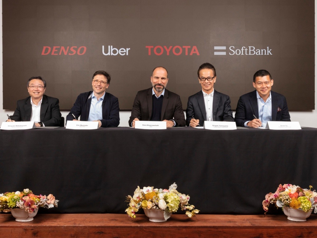  Toyota y Softbank anuncian inversión de mil MDD en Uber 