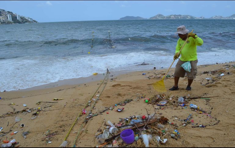Lo que más se recoge es plástico y unicel en zonas como Papagayo, Caleta, Isla de la Roqueta Bahía de Puerto Marqués. NTX / ARCHIVO