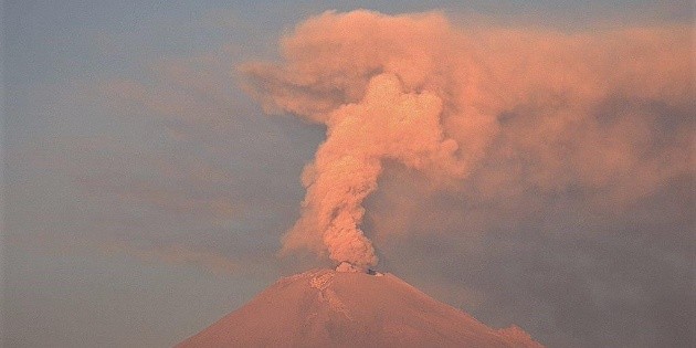 Popocat&eacute;petl emite 77 exhalaciones en las &uacute;ltimas 24 horas