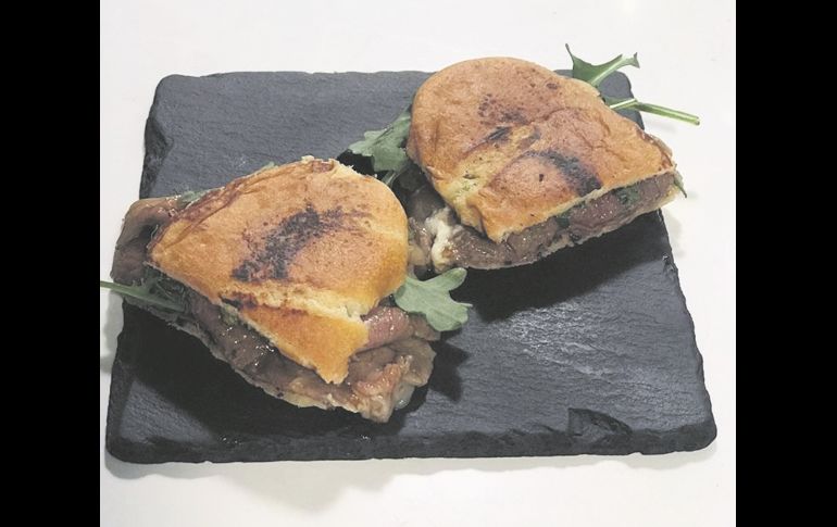 Dd temporada. Pastrami de pecho de buey en bollo de leche.