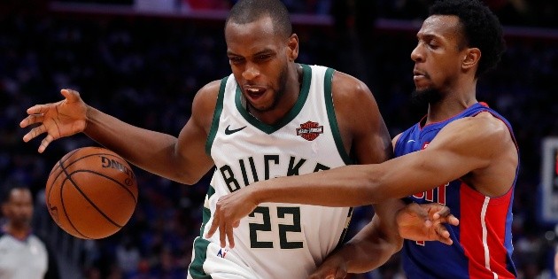 Bucks, a uno de barrer a Pistons