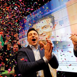 Comediante Zelenski gana la presidencia de Ucrania