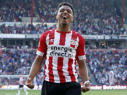 Donyell Malen celebra después de anotar. AFP/J. Putmans