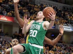 Gordon Hayward encabezó la ofensiva de Boston al aportar 20 puntos en el juego de ayer. AFP/A. Lyons