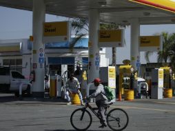 Darán a conocer qué gasolinera, así como su domicilio, venden las gasolinas con los precios más económicos y más caros en el país tomando en cuenta la distancia del centro de abasto y los descuentos de volumen que da Pemex. EL INFORMADOR / ARCHIVO