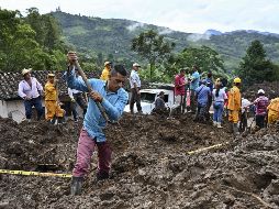 Las operaciones de búsqueda y rescate de posibles sobrevivientes y víctimas continúan. AFP / L. Robayo