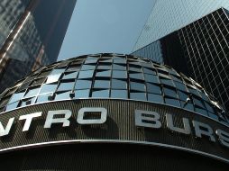 El mercado accionario local opera con un volumen de 927 mil 778 títulos, por un importe económico de 36.004 millones de pesos. EFE / ARCHIVO