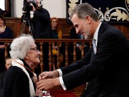 En la entrega en Madrid del Premio Cervantes 2018 a Ida Vitale, el rey recordó que la poeta tuvo que exiliarse desde Uruguay a México. EFE/Ballesteros