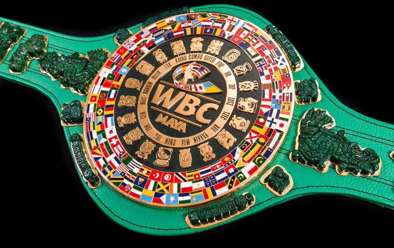 El cinturón fue elaborado con jade, oro de 14 kilates y resinas, y tiene una figura que representa al dios Kukulcán, que a su vez, es identificado con la fuerza y el liderazgo de los boxeadores. TWITTER / @WBCBoxing