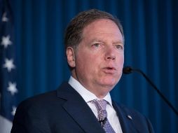 El abogado, Geoffrey S. Berman, habla durante una conferencia de prensa en la que se anuncian los cargos contra la cooperativa de drogas de Rochester, Laurence Doud III, en Nueva York . AP / M. Altaffer