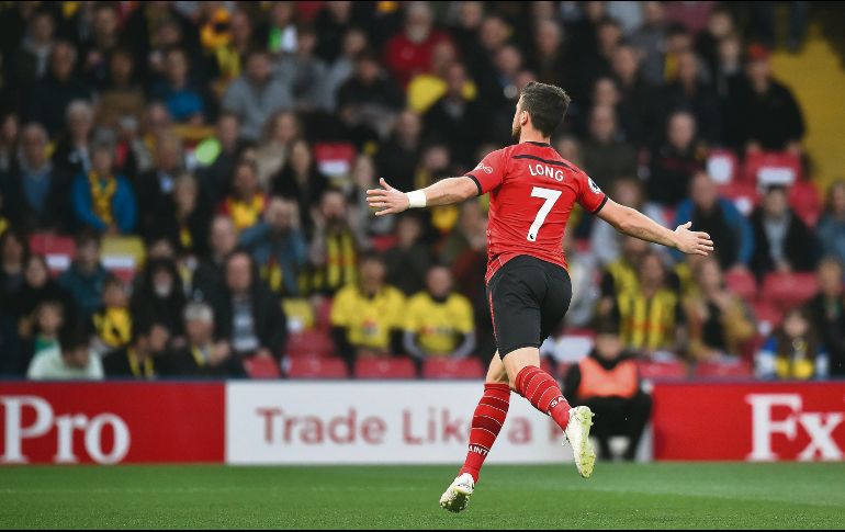 Shane Long celebra tras marcar su histórico gol tempranero. AFP