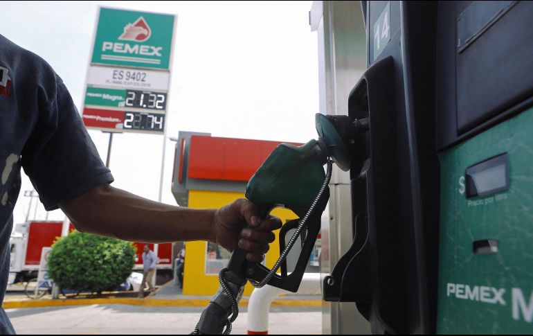 Actualmente el precio promedio del combustible automotriz en el país se ubica en 19.77 pesos el litro, 12.3 por ciento más caro que lo que valía hace un año, según datos de la CRE. EL INFORMADOR/Archivo