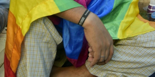 Migrantes de la comunidad gay sufren homofobia en caravanas