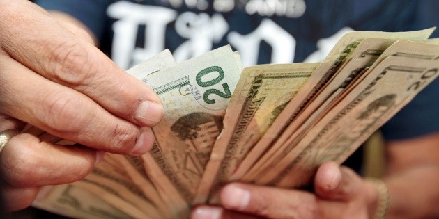 D&oacute;lar alcanza los 19.50 pesos a la venta en bancos