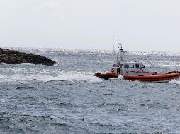 La embarcación zozobró debido a las fuertes olas. AP/ARCHIVO