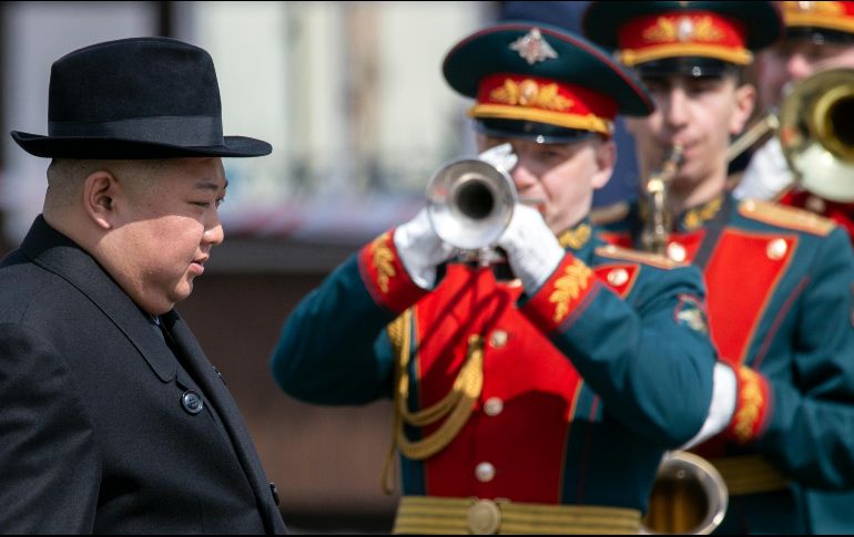 Kim salió en su tren blindado de la estación de la estación ferroviaria de Vladivostok a las 15:30 hora local. AP / A. Khitrov