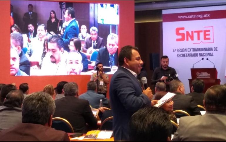 En conferencia de prensa, Alfonso Cepeda Salas anunció la reinstalación de 963 profesores a sus puestos de trabajo. TWITTER/@SnteNacional