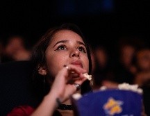 Los fanáticos de los superhéroes llegaron al cine antes de que abrieran la mayoría de los comercios. AFP / F. Parra