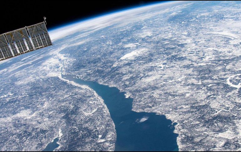 El escenario, aunque realista, es completamente ficticio y no describe un contacto real de materia espacial. TWITTER / @esaoperations