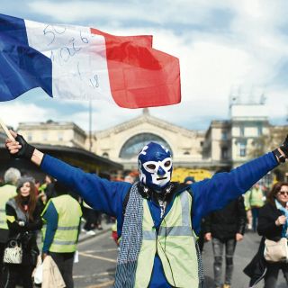 Pese a reformas, franceses van por más protestas 