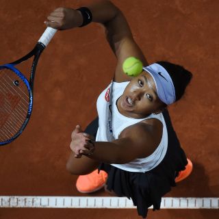 Osaka causa baja por lesión para su semifinal en Stuttgart