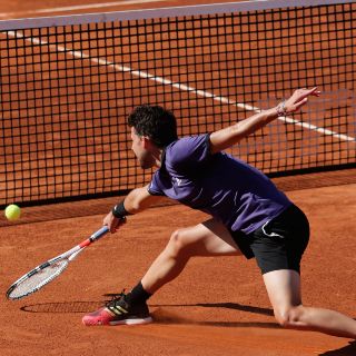 Thiem aleja a Nadal de su duodécimo título en Barcelona