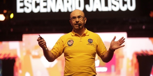 Neri Vela, orbita alrededor de la 4T