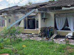 Aproximadamente seis cargas explosivas cayeron sobre la zona y destruyeron techos y ventanas. TWITTER/@ELTIEMPO