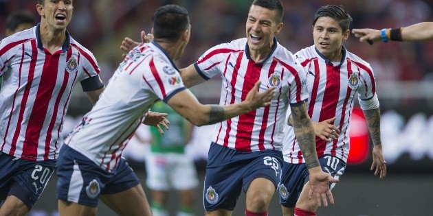 Chivas saca la casta y detiene la racha del Le&oacute;n
