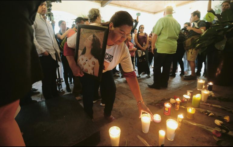 Unas 100 personas se manifestaron afuera de Casa Jalisco para reclamar justicia tras el feminicidio de Vanesa Gaytán; el gobernador Enrique Alfaro las recibió y aseguró que su administración atenderá el problema. EL INFORMADOR / G. Gallo