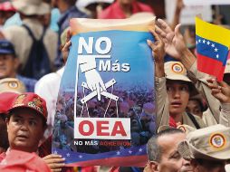 Seguidores del Gobierno chavista salieron a la calles a festejar la decisión de Maduro. EFE