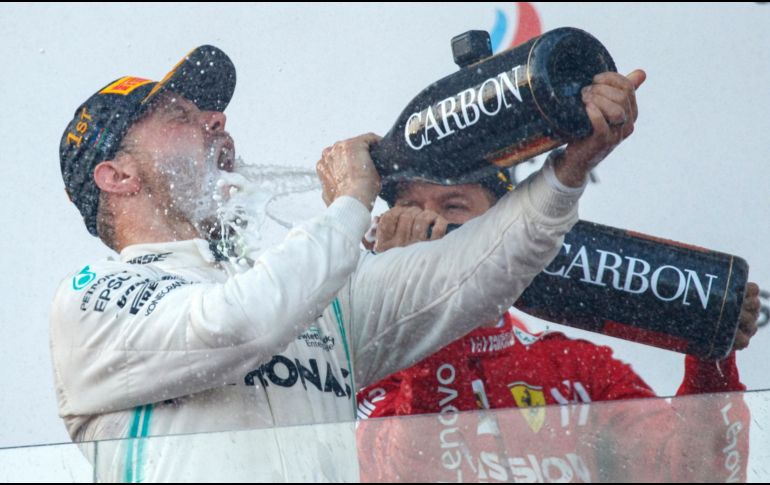 Bottas celebra su triunfo en el GP de Azerbaiyán. EFE / V. Xhemaj