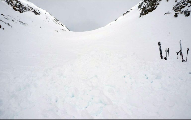 Vista de Gruenhornluecke, Suiza, tras la avalancha que sepultó a los esquiadores. EFE/EPA/Canton Wallis Police