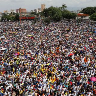 Guaidó denuncia bloqueo para llegar a protesta contra Maduro