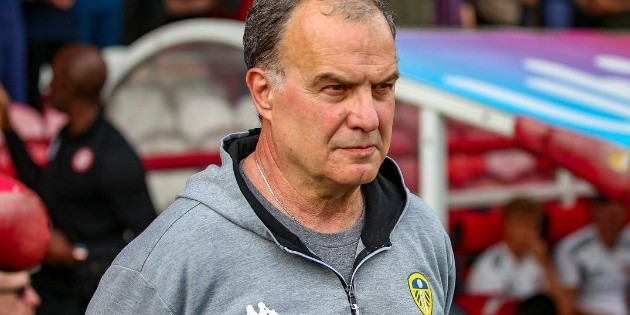Marcelo Bielsa ordena a su equipo que se deje anotar