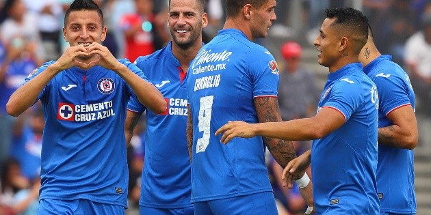 Cruz Azul golea a Lobos y sella su pase a la Liguilla