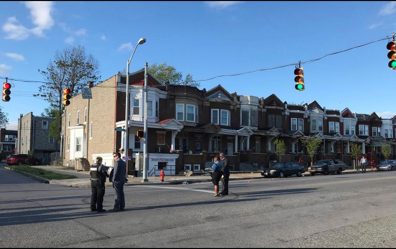 Los agentes recibieron una llamada poco después de las 5 de la tarde para reportar que varias personas habían sido heridas de bala. AP / K. Lam / The Baltimore Sun