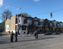 Los agentes recibieron una llamada poco después de las 5 de la tarde para reportar que varias personas habían sido heridas de bala. AP / K. Lam / The Baltimore Sun