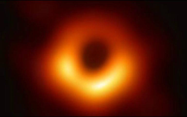 La galaxia M87 fue captada por el telescopio epacial Spitzer; se ubica a 55 millones de años luz de la Tierra. ESPECIAL / nasa.gov