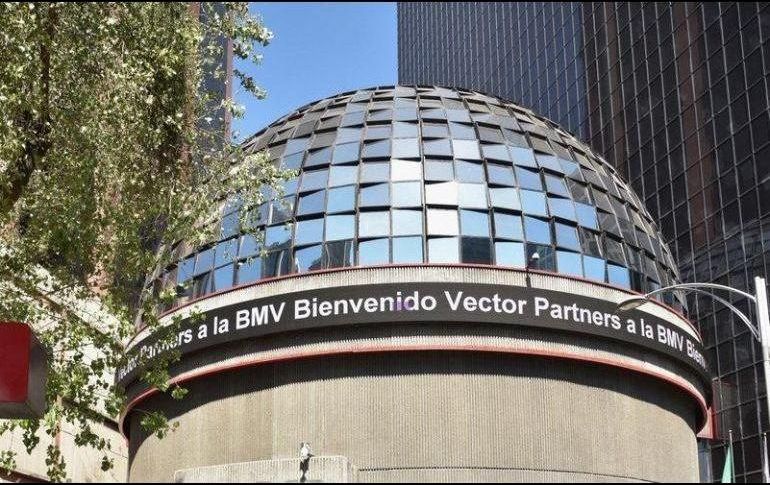 El mercado accionario local opera con un volumen de mil 016 millones de títulos, por un importe económico de 13.6 millones de pesos. ESPECIAL / bmv.com.mx