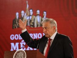 Andrés Manuel afirma que la ley principal es que maestros y maestras estén dispuestos a enseñar. NTX / G. Granados